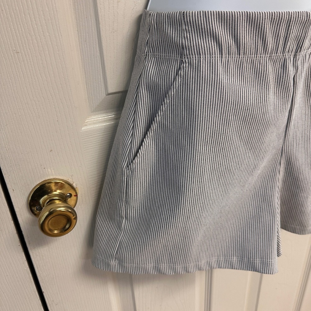Max Studio Shorts Womens Medium Black White Striped Elastic Waist - Picture 4 of 8